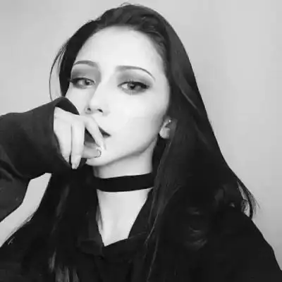 高冷黑白超拽霸气丧女头像