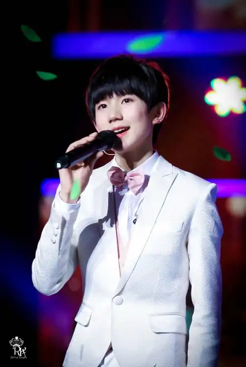 王源2015上海东方风云榜颁奖礼