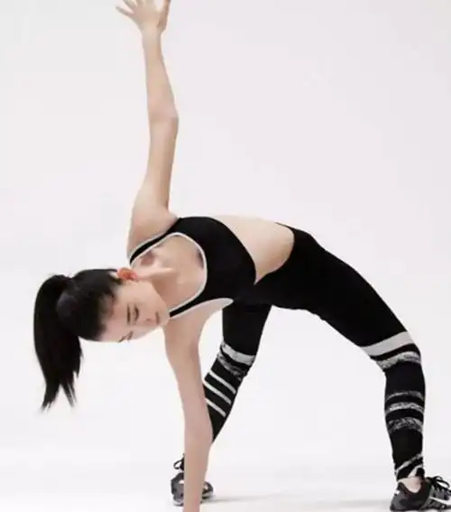 蒋依依终于长大了!晒健身照秀"柯基臀"郭麒麟赚了._腾讯新闻