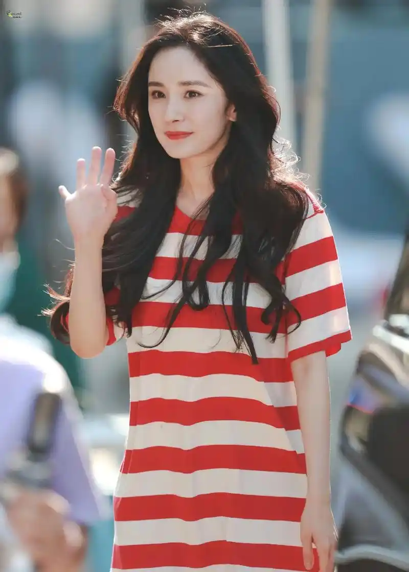 小幂,听第七秒吧.#杨幂 #抖音热门 #美女 @抖音小助手  - 抖音