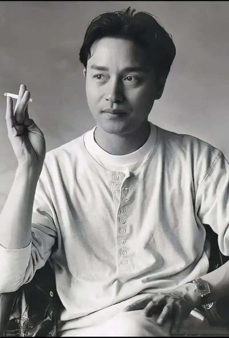 优雅的人一个小动作也是亮点#张国荣 #颜值 #黑白系 - 抖音