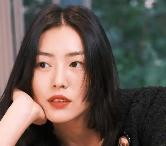 不得不说娱乐圈也非常小呀,两人还再次合影留念了,只不过照片一出马上