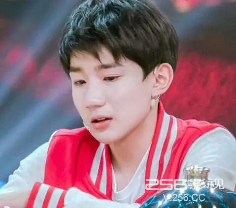 王俊凯被王源吓哭视频!