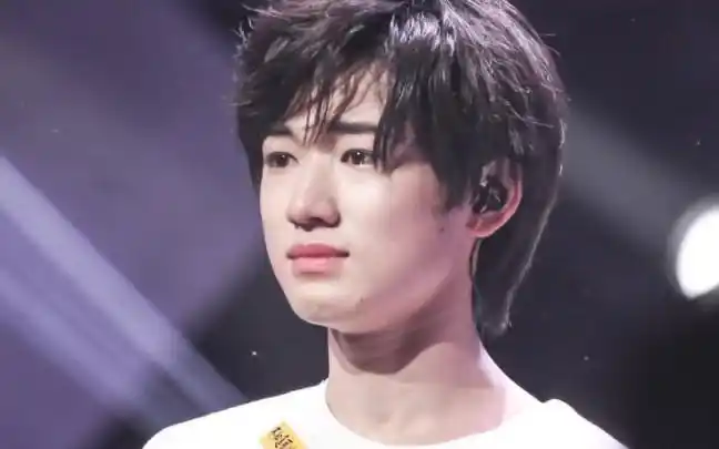 [宋亚轩]连哭都带着微笑让人看了都心疼,是温柔又强大的小哭包_哔哩