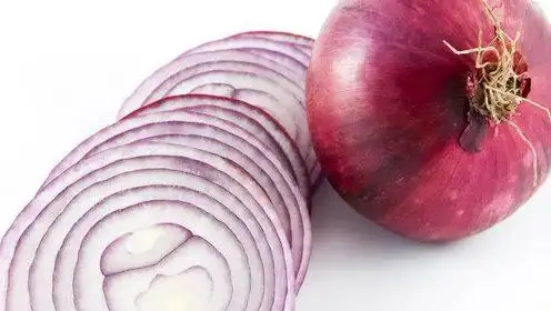 用洋葱这么洗头,50年白头发,20分钟白发如黑炭,再也不染发了!