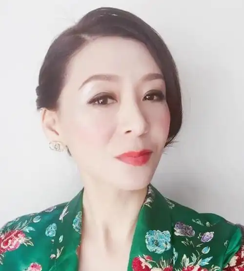 她是80年代当红女演员嫁入豪门后被传离婚如今56岁美如少女