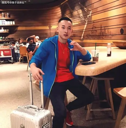 双面北京小伙肖若腾 猛吃止疼片仍错过里约 爱撸猫品茶研磨咖啡