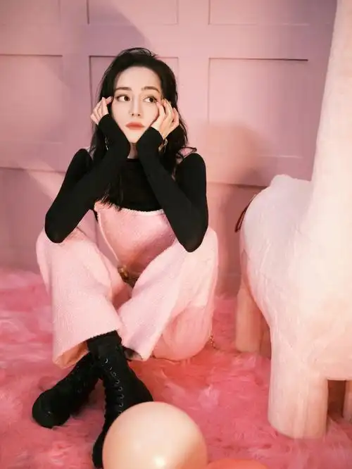 热巴粉色花呢背带裤太甜了好好看060606