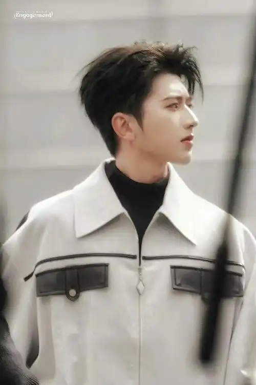 蔡徐坤全身照帅得我想鼠啊啊啊啊啊啊#蔡徐坤巴黎街头随拍vlog