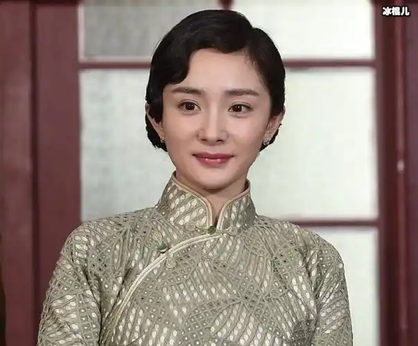 杨幂旗袍照片净显凹凸有致一起来看看