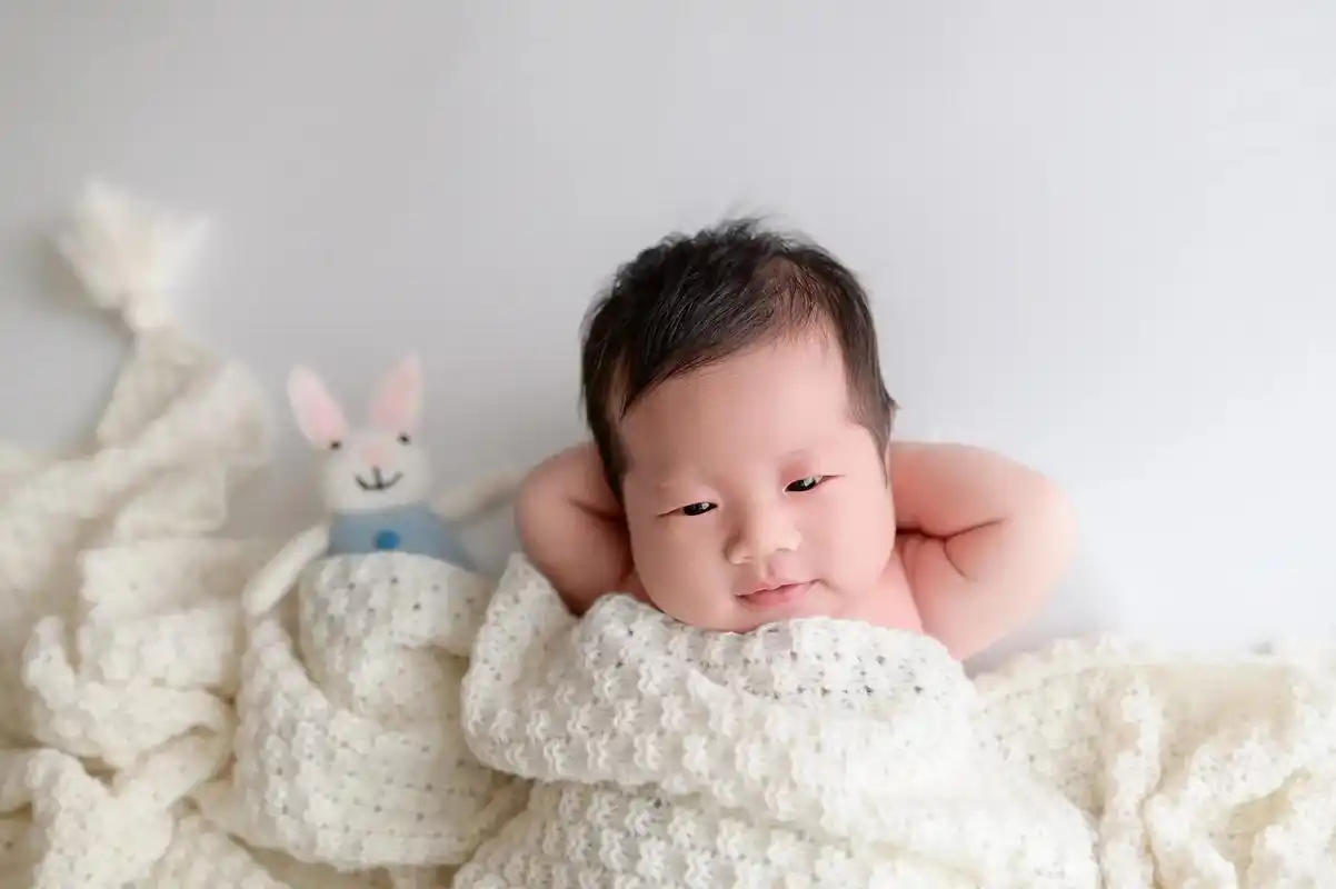 时间过的可真快呀,宝宝就快满月啦～ 这么小的娃一 - 抖音