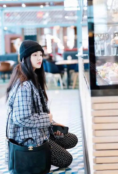 林允清新性感时尚街拍图片