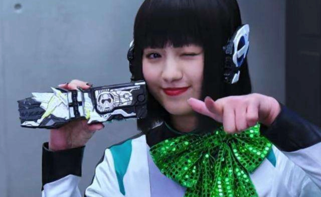 原创假面骑士伊兹设计图曝出电池鼓包疑是剧情需要胖瘦合体变骑士