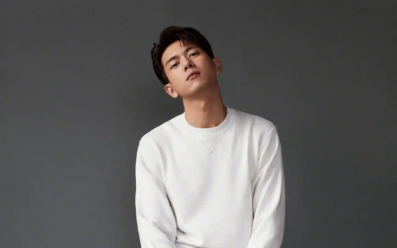 杨紫李现时尚杂志写真桌面壁纸