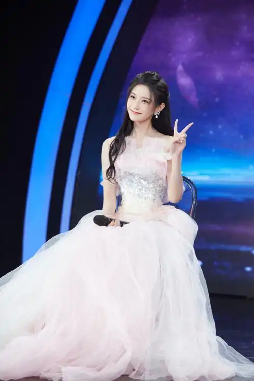 陈意涵粉色星河礼服##陈意涵星光心动舞台
