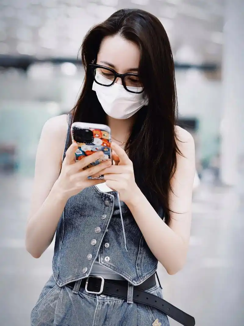 迪丽热巴# #迪丽热巴同款# #明星穿搭# #明星机场私服