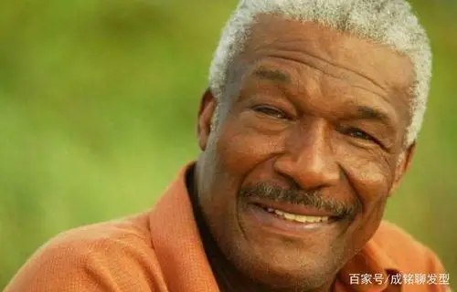 比如东方人头发中黑色素含量不较多,所以头发就偏黄或深棕色