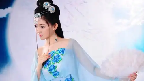 甜歌天后任妙音晒最新美照一身红白配青春活力十足