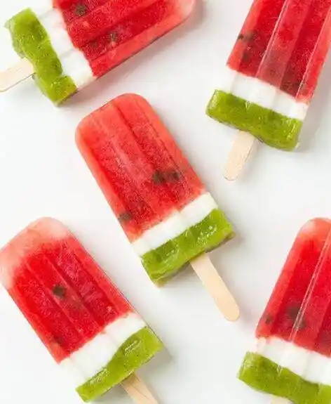 清爽美味的西瓜味冰淇淋,你想要来点吗?