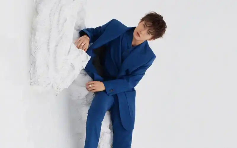 任嘉伦清爽帅气写真桌面壁纸