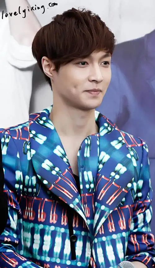 张艺兴相册_饭团