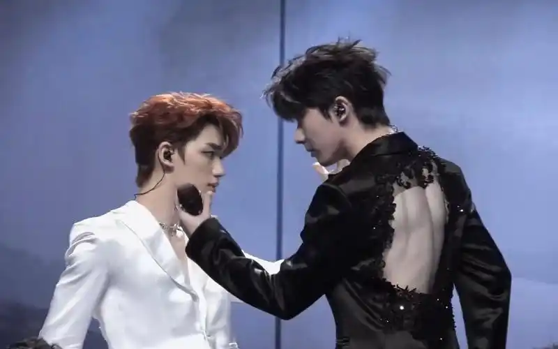 1119演唱会超清直拍丨马嘉祺丁程鑫《漂浮群岛》时代少年团