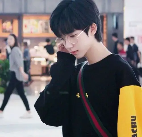 第38期贺峻霖高清头像分享