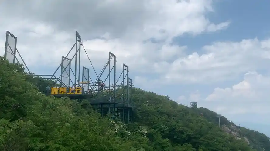 安吉云上草原悬崖秋千