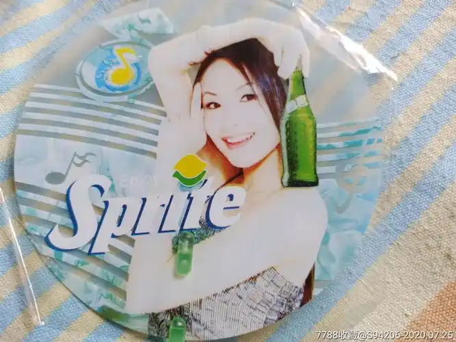 雪碧萧亚轩原封扇子一把