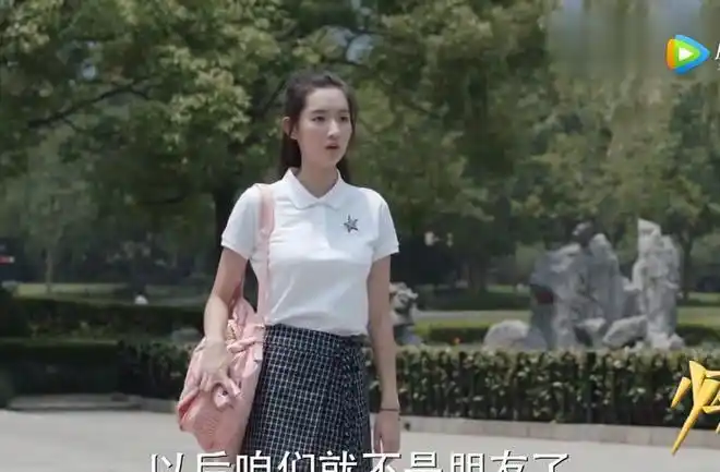 无论林妙妙与邓小琪闹得有多么厉害,邓小琪都不应