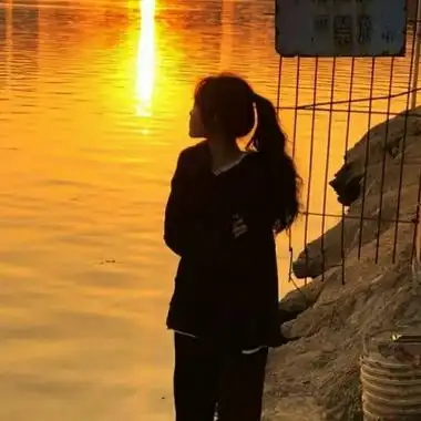 落日余晖头像女高清唯美不露脸的女生头像夕阳背影图片