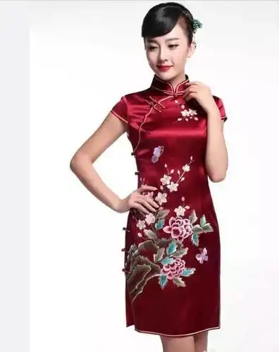 深红梅花刺绣旗袍
