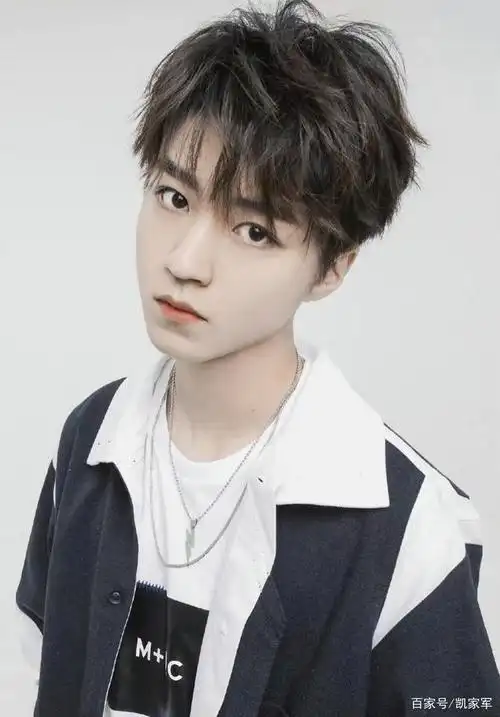 王俊凯新代言大片释出怼脸镜头再次来袭照片放大后比原图好看