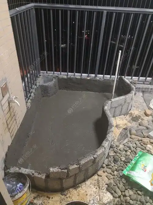 靠自己动手在家里阳台做鱼池