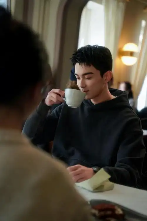 吴磊超话7615#吴磊林亦扬#·请客"能变着花样吃饱就是最幸福的事