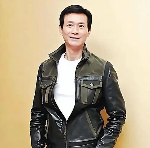 同父不同命郑少秋的4个女儿同样是亲骨肉命运却天差地别