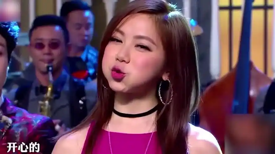 邓紫棋再现"金鱼嘴"金星来个色眯眯的,网友这也太懵了-娱乐视频-搜狐