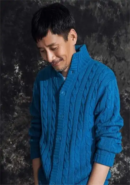 在大学期间,田小洁深知年龄对自己来说是一个劣势,因此她积极参与剧组