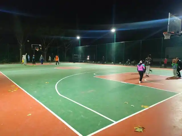 夜间投篮不再"凭感觉",小昆山港丰村市民篮球场完成升级改造