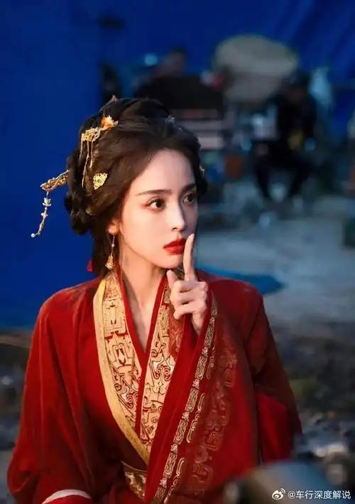 古力娜扎新广告妆造,精致而又有质感,都能超越部分古装剧造型了.