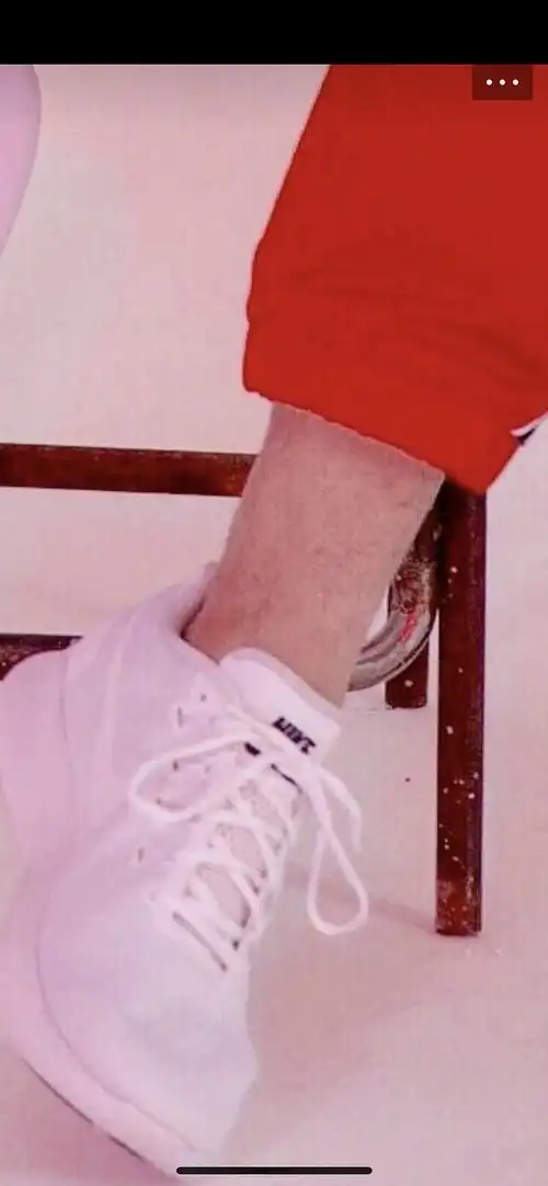 通过今晚蔡徐坤的照片有几点发现