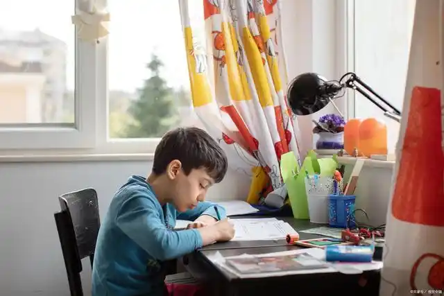 五年级学生每天写作业到夜里12点,家长出2个"损招",无奈之举