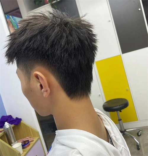 韩式男生锡纸烫 高人气渣男发型_男生烫发 - 美发站