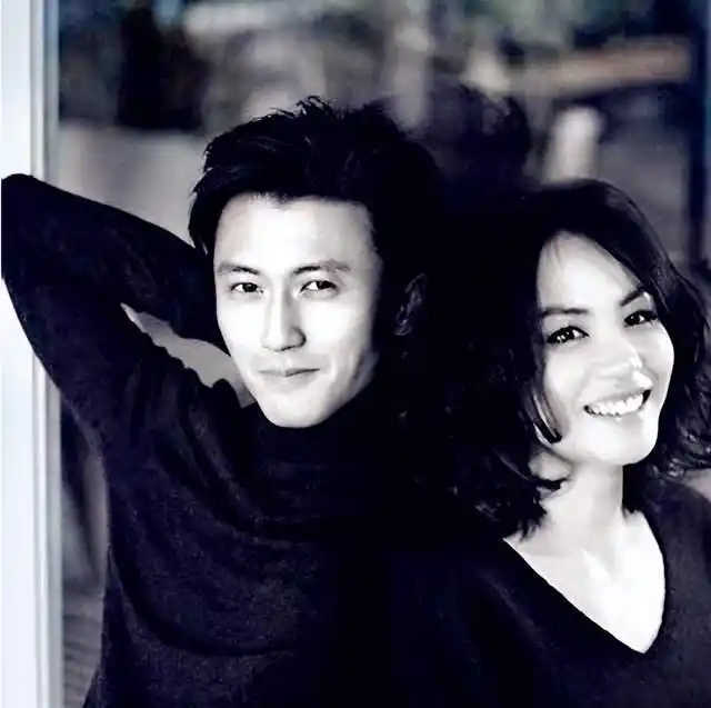 复合10年,王菲谢霆锋首次高调牵手,是对3点危机的"宣示主权"