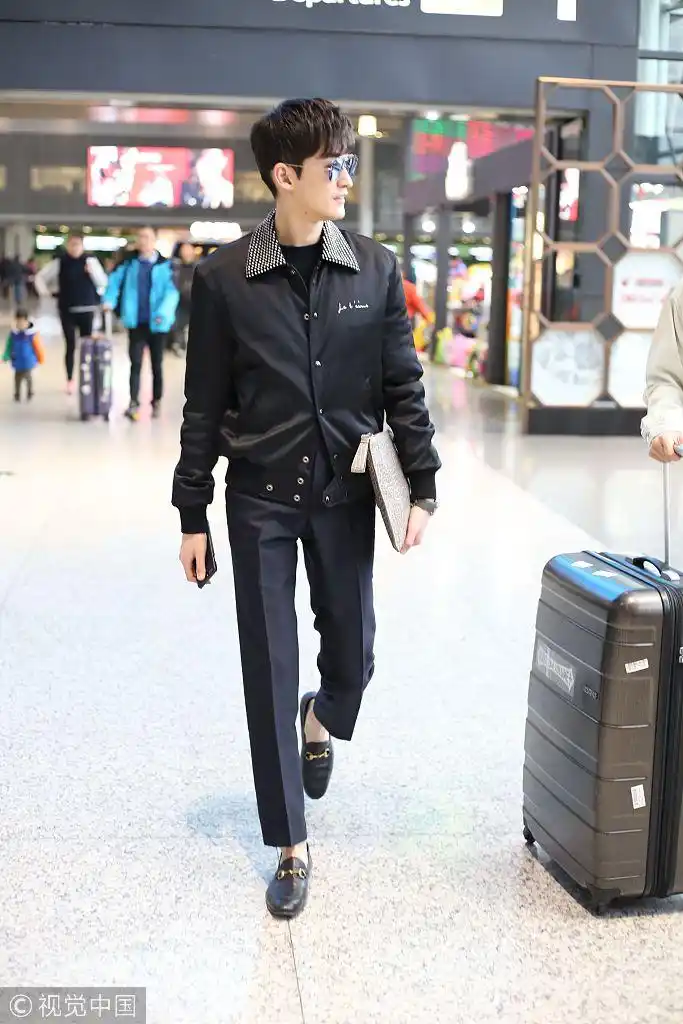 张翰现身机场.
