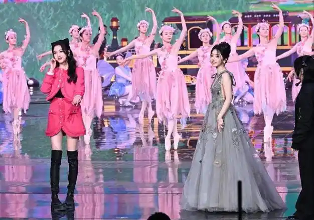 关晓彤&谭松韵,两大"国民闺女"同框