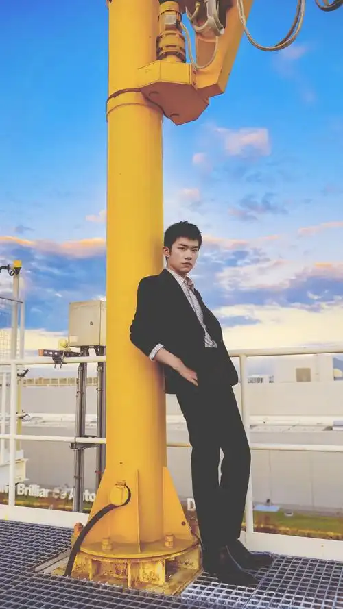 易烊千玺 bmw宝马新生代代言人