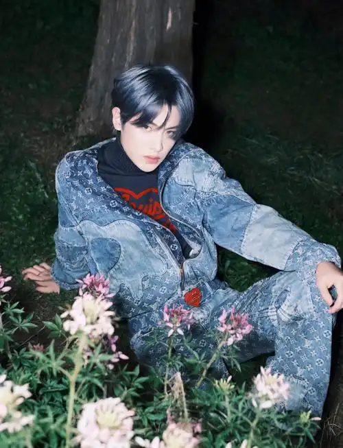 justin黄明昊路易威登蓝发少年