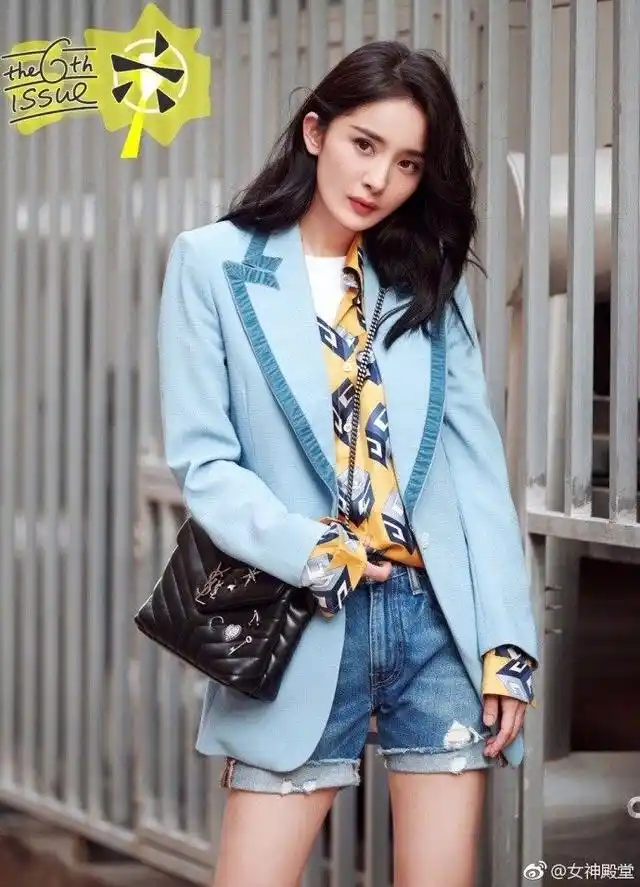 杨幂夏日街拍 牛仔短裤秀美腿