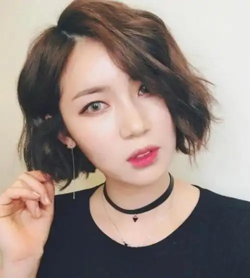 长脸短发发型(长脸最适合的9款短发)